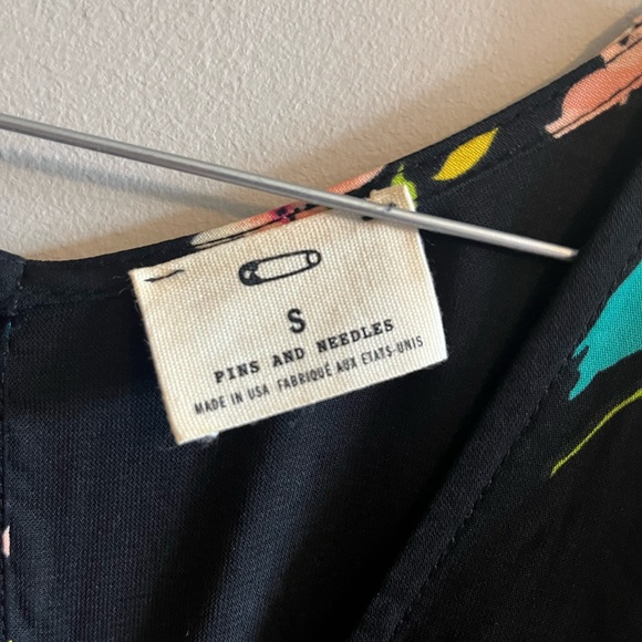 Pins & Needles Anthropologie Black floral open back romper size small - Picture 10 of 10